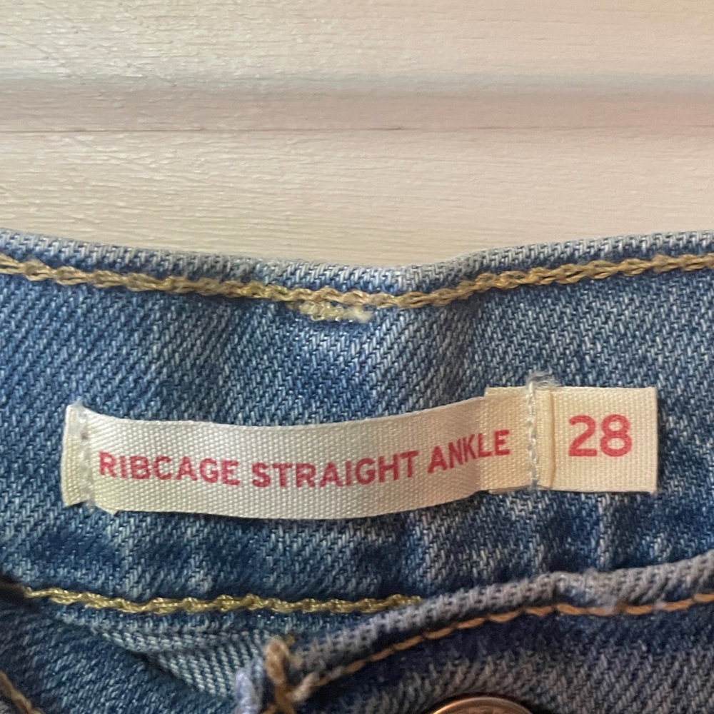 Levi’s Ribcage Straight Ankle Buttonfly Denim Jeans Size 28. - Picture 3 of 10
